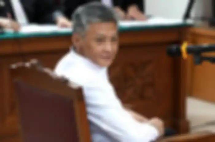 Hendra Kurniawan diberhentikan dari jabatannya sebagai  Kepala Biro Pengaman Internal (Karo Perminal) Divisi Profesi dan Pengamanan (Propam) Polri