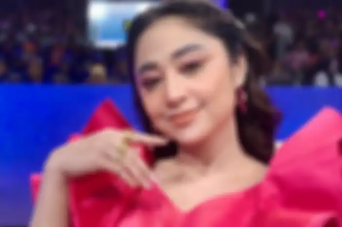 Potret Dewi Perssik