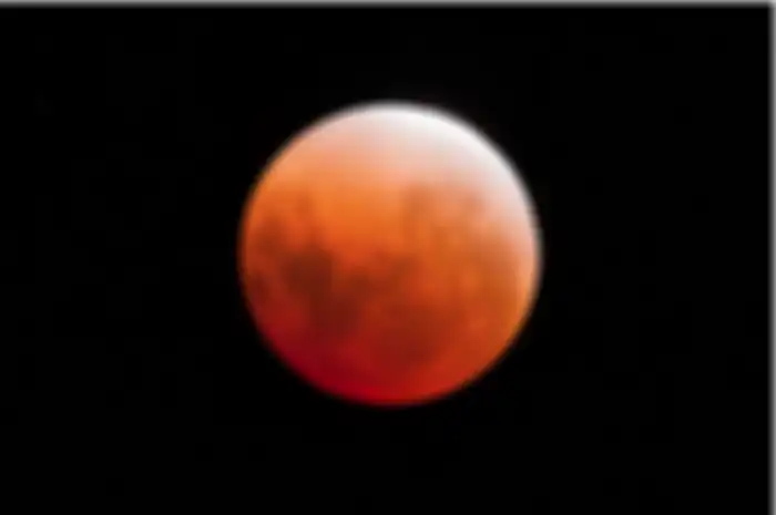 Begini cara foto gerhana bulan total pakai kamera HP kesayangan kita. Jadi, kita bisa langsung coba di rumah kok. 