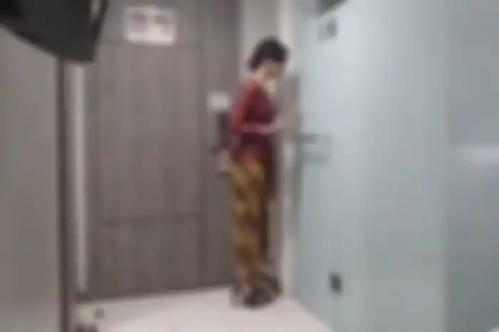 Pemeran video syur wanita kebaya merah