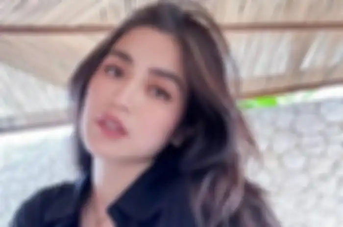 Dulu sosialita, kini Jessica Iskandar kemana-mana naik ojol. 