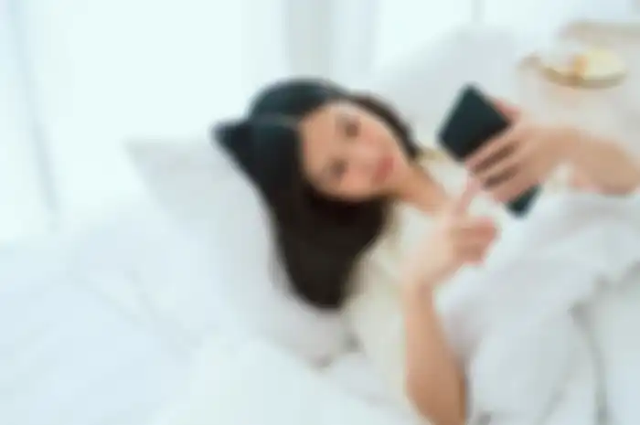 Bahaya yang ditimbulkan dari tidur dekat ponsel.