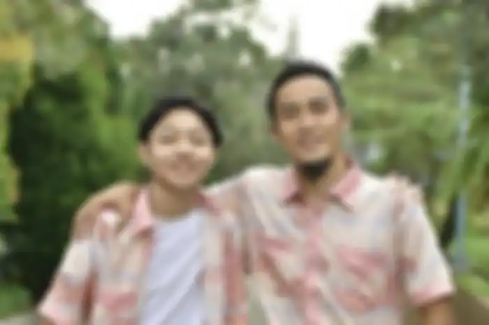 Gunawan Dwi Cahyo suami Okie Agustina mengungkapkan isi hati lewat foto bareng anak tirinya, Kiesha Alavro. 