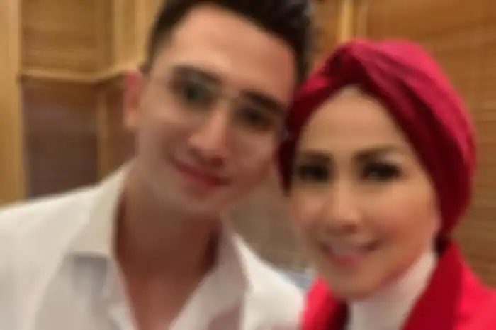 Verrell Bramasta bersama ibunya, Venna Melinda