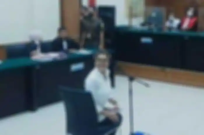 Sidang perdana terdakwa Nikita Mirzani atas kasus dugaan pencemaran nama baik digelar di Pengadilan Negeri Serang Banten pada Senin (14/11/2022).