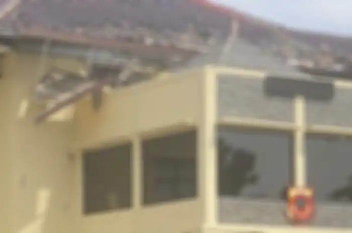 Inilah 10 foto kondisi terkini warga yang terdampak gempa Cianjur. Atap kantor Polres Cianjur sampai bikin syok.