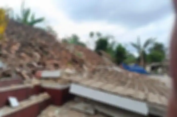 Gempa Cianjur robohkan rumah warga, gedung sekolah, hingga bangunan lainnya pada Senin (21/11/2022)
