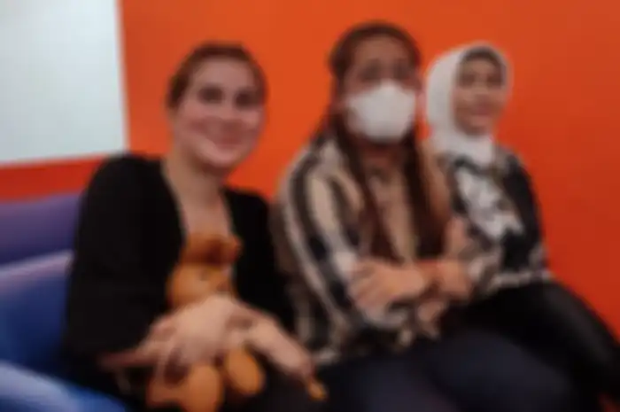Indra Tarigan bersama Isa Zega dan Tessa Mariska saat ditemui NOVA.id di kawasan Jagakarsa, Jaksel, Senin (21/11/22).