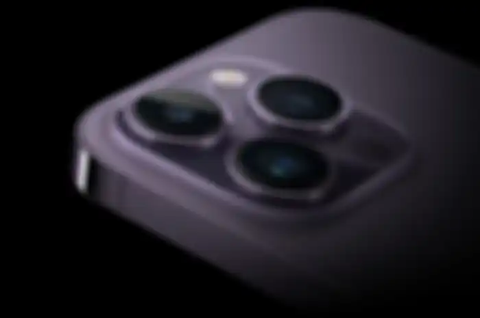 Ilustrasi iPhone 15 denagn body titanium