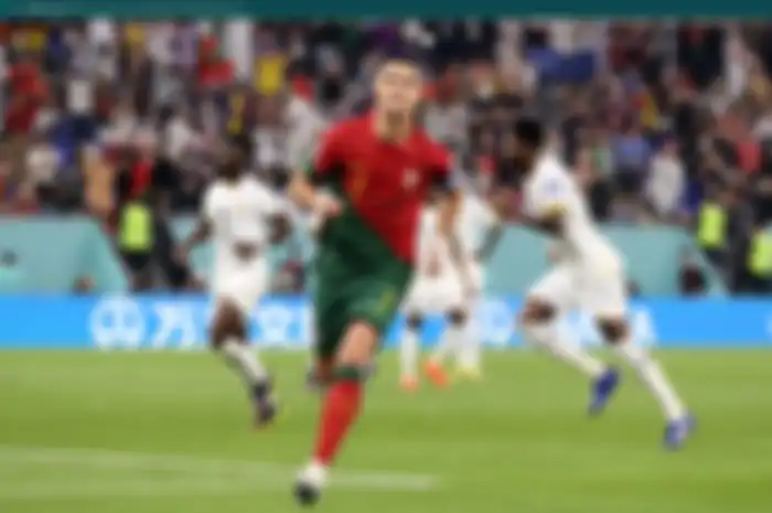 Penyerang sekaligus kapten timnas Portugal, Cristiano Ronaldo berselebrasi usai mencetak gol ke gawang timnas Ghana pada laga Grup H Piala Dunia 2022.