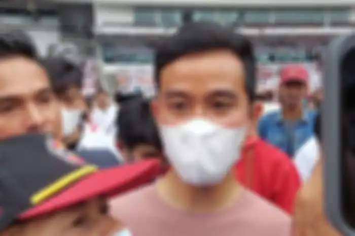 Gibran Rakabuming Raka menghadiri acara Relawan Jokowi di Stadion GBK