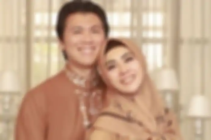Syahrini dan Reino Barack