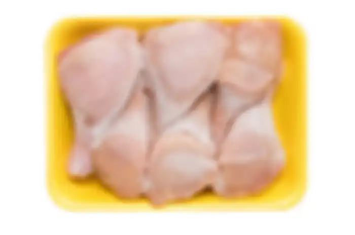 Terdapat beberapa cara mencairkan ayam beku yang bisa Anda ikuti jika mau mengolah ayam.