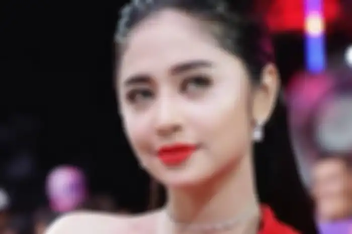 Dewi Perssik 