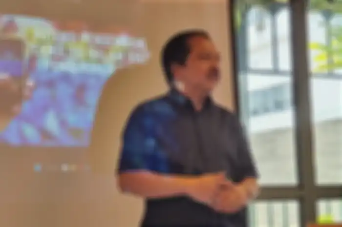  Direktur Utama Smartfren Telecom, Merza Fachys, menjawab isu penggunaan e-SIM Smartfren untuk akali IMEI iPhone terblokir, Selasa (29/11).
