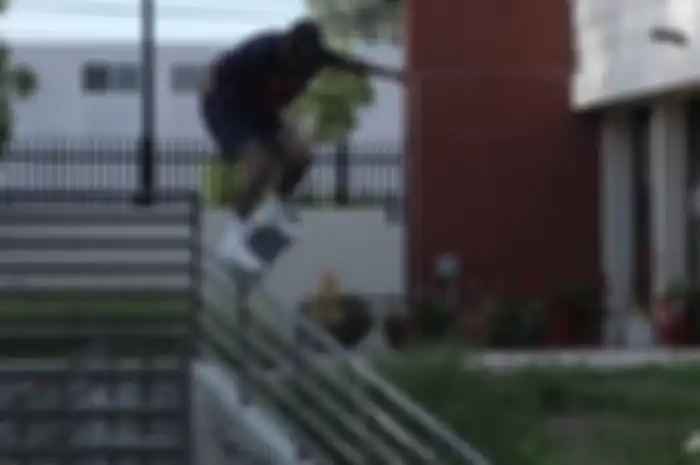Cuplikan video Nyjah Houston 'Take That' yang nampilin doi pake sneaker Nike Nyjah 3 sambil main skate