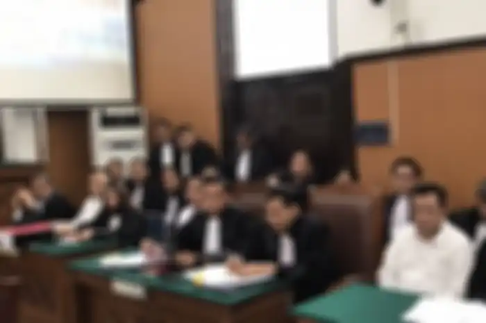 Tiga terdakwa kasus pembunuhan berencana terhadap Nofriansyah Yosua Hutabarat atau Brigadir J, Richard Eliezer, Ricky Rizal dan Kuat Ma’ruf dalam persidangan di Pengadilan Negeri (PN) Jakarta Selatan, Senin (7/11/2022)