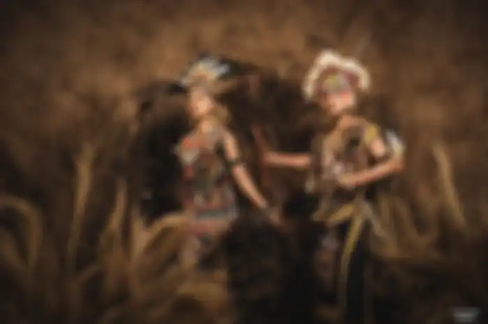 Prewedding Kaesang Erina dengan baju adat Dayak.