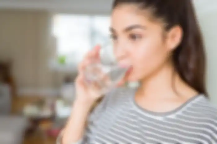 Cuma modal minum air putih bisa sembuhkan asam urat