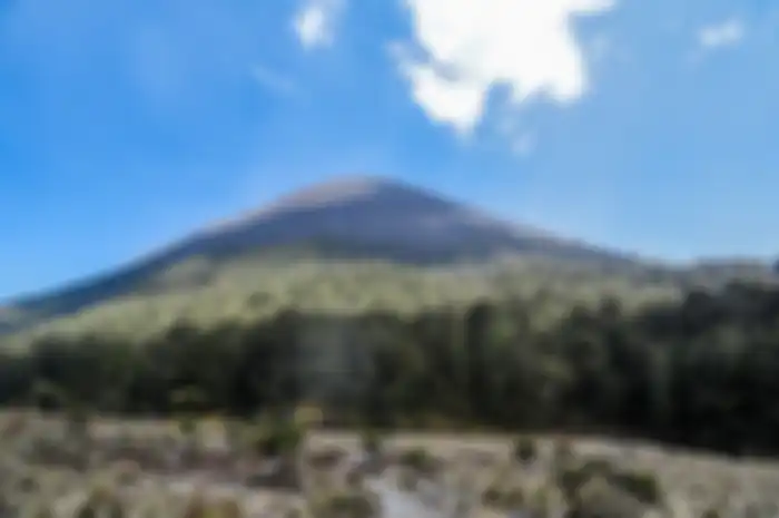 Gunung Semeru meletus dan legenda Gunung Semeru.