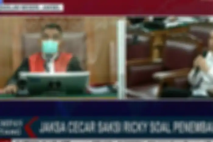 Ketua Majelis Hakim saat mencecar Bripka RR