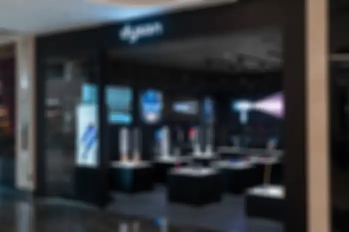 Dyson Demo Zone yang baru buka di PIM 3 memberikan kesempatan kepada pengguna untuk mencoba langsung produk dari Dyson seperti hair dryer, air purifier, dan vacumm cleaner