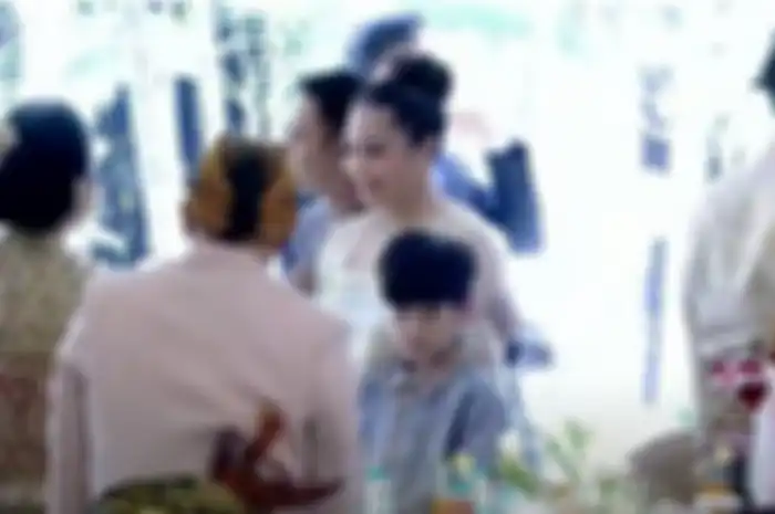 Nagita Slavina, Raffi Ahmad dan Rafathar dalam pernikahan Kaesang dan Erina di Yogyakarta