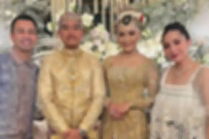 Raffi Ahmad dan Nagita Slavina hadir di acara pernikahan Kaesang Pangarep dan Erina Gudono.