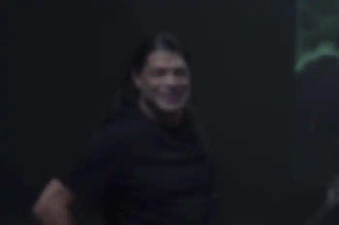 Rob Trujillo masih belajar aransemen lagu waktu syuting video ‘Lux Aeterna