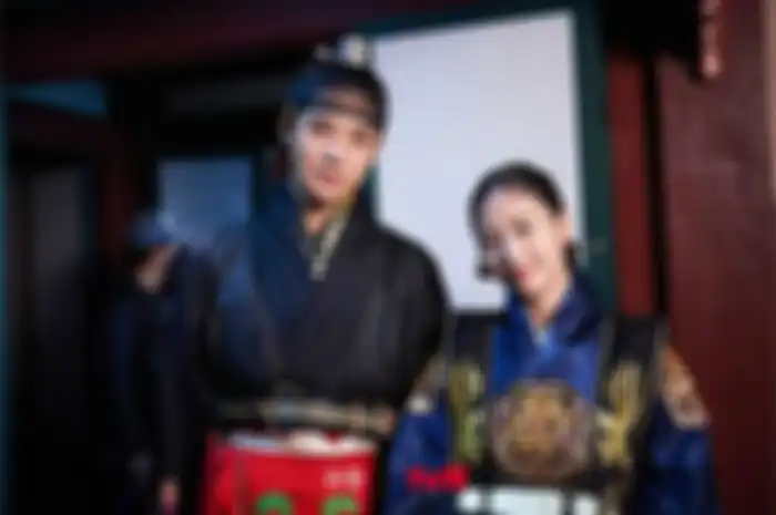 drama Korea Under The Queen's Umbrella