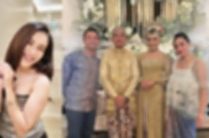 Tak seperti Raffi Ahmad dan Nagita Slavina, Ayu Ting Ting pilih absen di pernikahan Kaesang dan Erina.