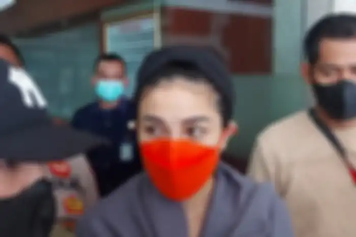 Nikita Mirzani saat Grid.ID jumpai usai terapi di RSUD dr. Dradjat Prawiranegara, Serang, pada Selasa (13/12/2022).