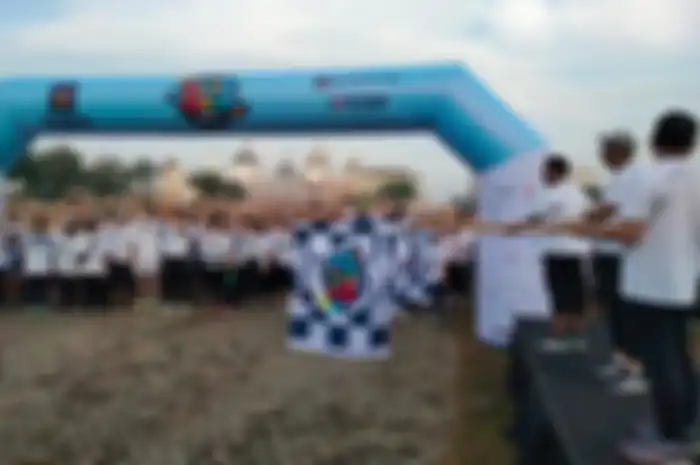 Peserta Paramount Color Walk 2022 bersiap di garis Start yang bertempat di Gedong Serpong, Tangerang