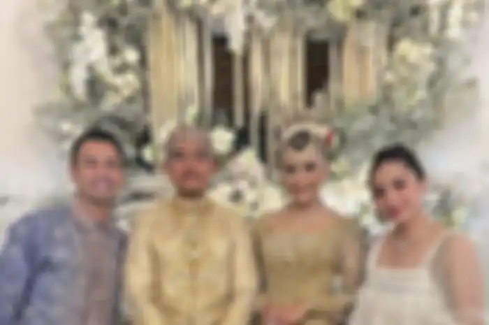 Raffi Ahmad dan Nagita Slavina hadiri pernikahan Kaesang dan Erina.