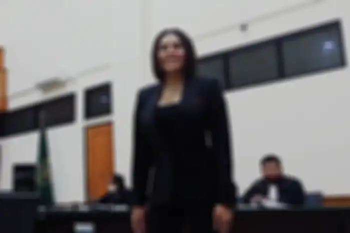 Nikita Mirzani di ruang sidang Pengadilan Negeri Serang, Senin (19/12/2022).
