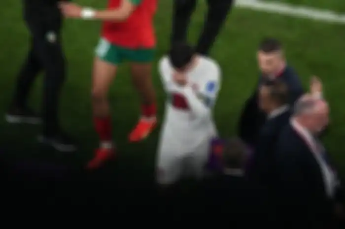 Pemain Portugal Cristiano Ronaldo menahan kesedihan saat meninggalkan lapangan usai dikalahkan Maroko 1-0 di babak perempat final Piala Dunia 2022 di Stadion Al Thumama, Qatar, Sabtu (10/12/2022). 