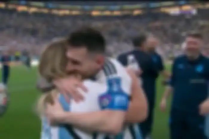 Nyokap Lionel Messi ngasih pelukan atas kemenangan Argentina di Piala Dunia 2022