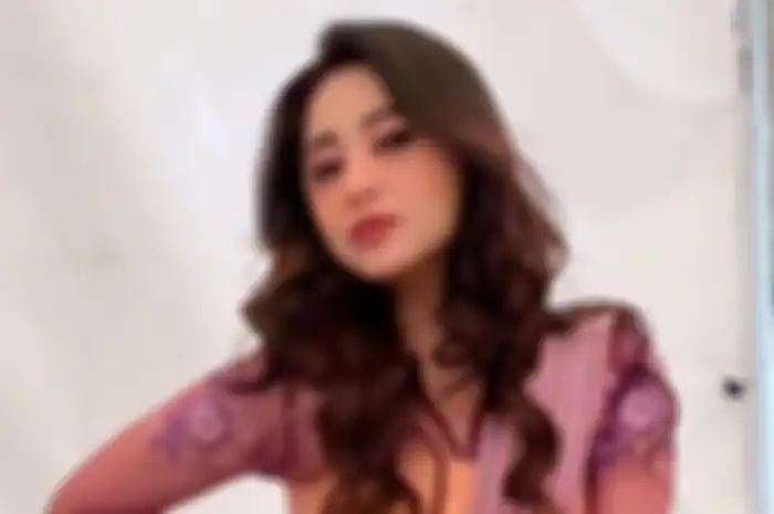 Dewi Perssik 