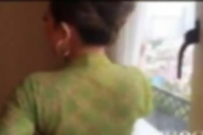 Sosok wanita kebaya hijau kini jadi trending topik di jagat maya