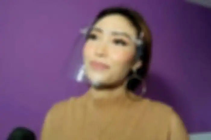 Sosok Ayu Dewi.