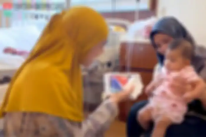Ria Ricis banjir hujatan karena kasih hadiah handphone ke Baby Moana