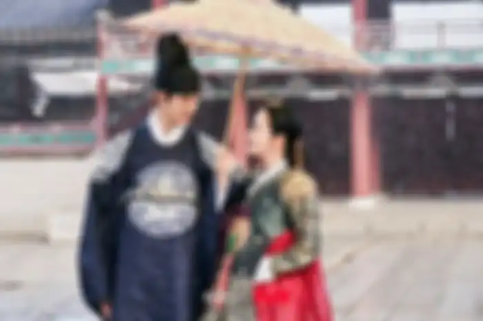 Drama Under The Queen's Umbrella