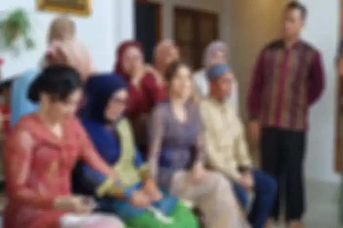 Indah Permatasari akhirnya bertemu sang ibunda, Nurshah di acara lamaran adiknya 