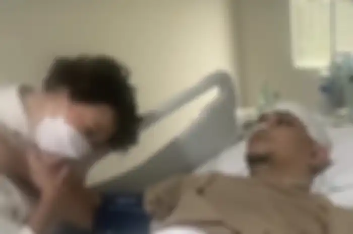 Alasan Indra Bekti buru-buru nikahi Aldilla Jelita sampai bikin Aurel Hermansyah baper. Foto kondisi sang presenter bikin mewek. 