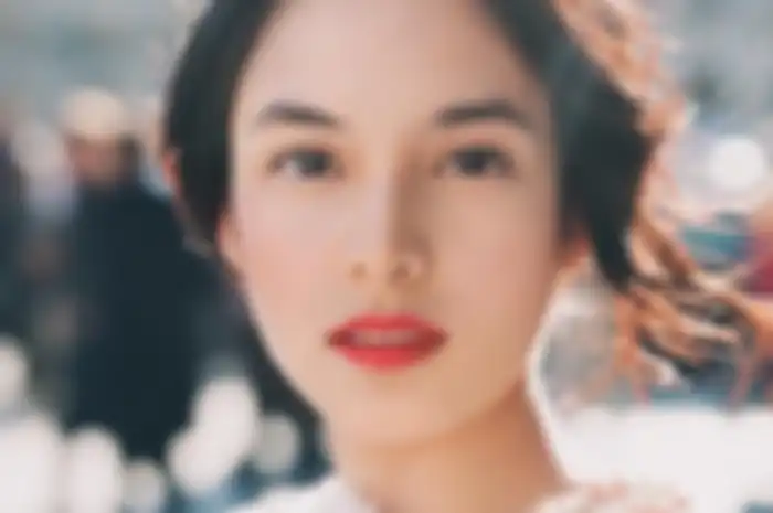Foto Chelsea Islan ilustrasi arti kedutan di pelipis mata  