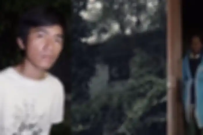 Ibu Eny dan Tiko yang tinggal di rumah mewah terbengkalai tanpa listrik dan air