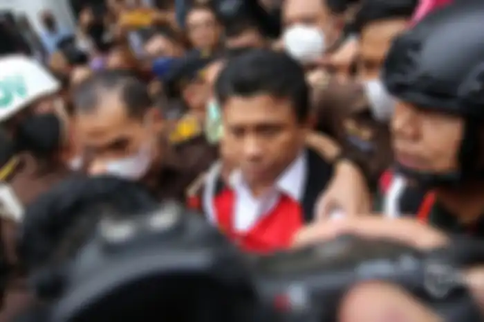 Tersangka kasus pembunuhan berencana Brigadir J, Ferdy Sambo dibawa petugas keluar Gedung Jampidum Kejaksaan Agung RI, Jakarta Selatan, Rabu (5/10/2022).| 