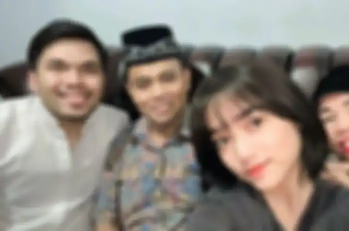 Potret keluarga Haji Faisal, Fuji dan Thariq.
