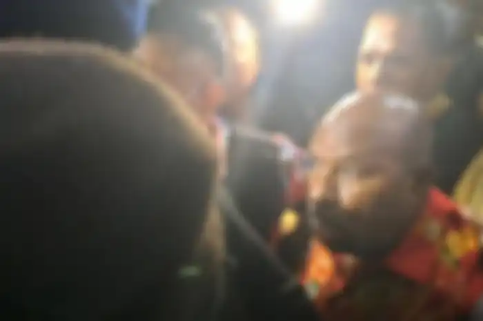 Gubernur Papua Lukas Enembe tiba di RSPAD Gatot Soebroto, Jakarta Pusat, usai ditangkap KPK, Selasa (10/1/2023) malam.