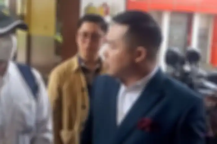 Ferry Irawan bantah KDRT Venna Melinda. Mengaku hanya menenangkan sang istri yang histeris.